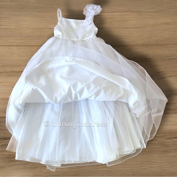 David’s Bridal White Spaghetti Strap Asymmetrical Tiered Organza Gown Size 6 - Picture 9 of 16